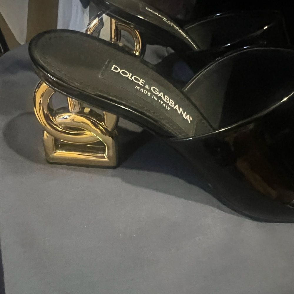 Almostt new dolce n gabanna heels